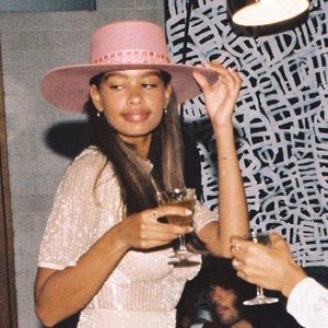 Lack of color SIERRA ROSE